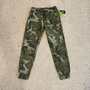 Volcom Boys Youth cargo pants (size: Youth 10 / color: Camo)